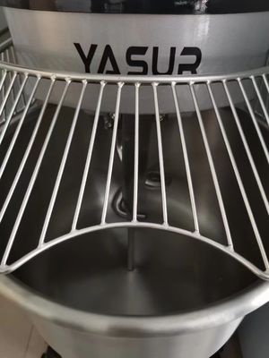 misturador de massa de aço inoxidável espiral resistente da velocidade dupla de misturador de massa 4.5kw 50 quilogramas com grade da bacia